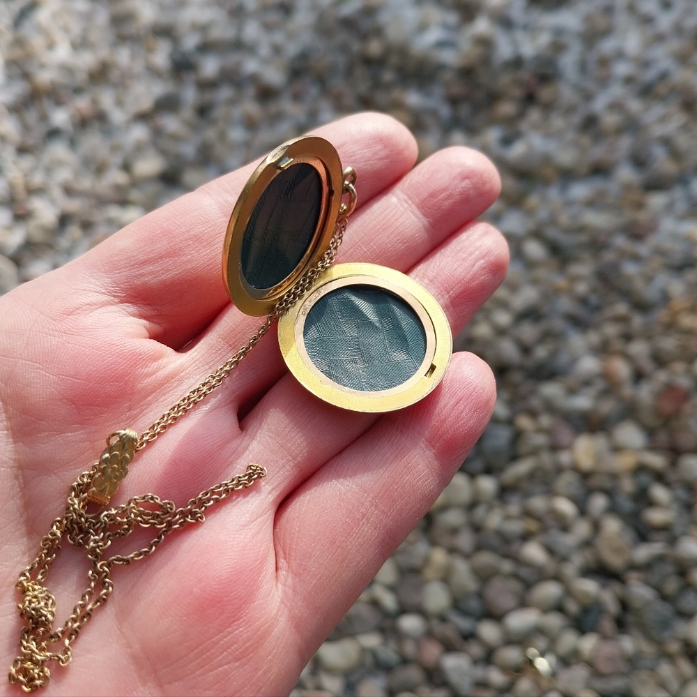 Antique Gold Planted Pendant Necklace - Picture 12 of 16